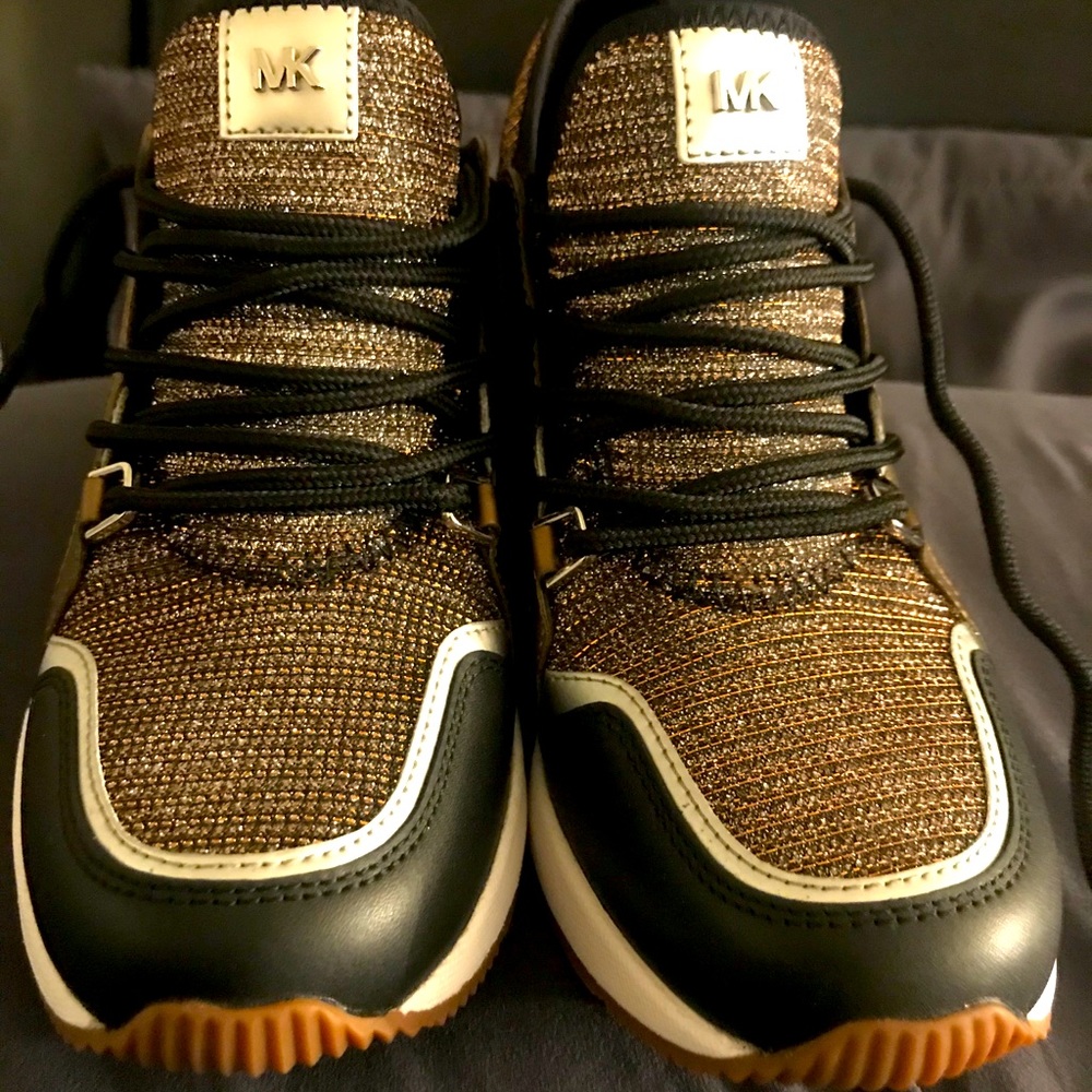 Never worn Michael Kors Woman’s Sneakers size 6M